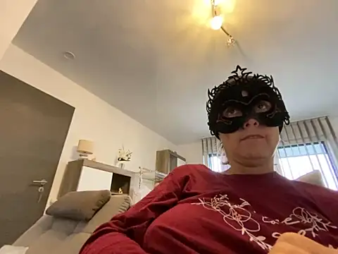 Snapshot of Marilou1983 chatting on October 15, 2025, 8:22 am Marilou1983 online show from October 15, 2025, 8:22 am