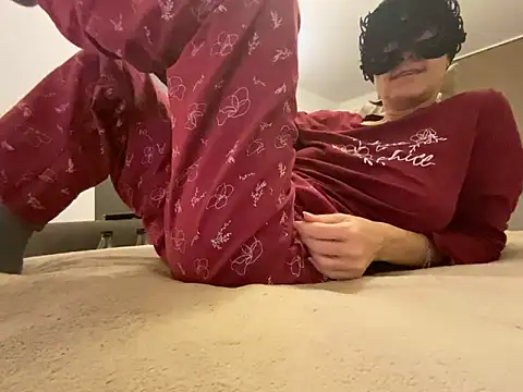 Marilou1983 online show from February 15, 2026, 9:58 pm