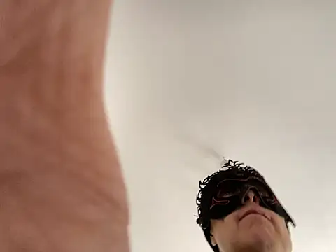 Snapshot of Marilou1983 chatting on March 5, 2026, 7:49 am Marilou1983 online show from March 5, 2026, 7:49 am