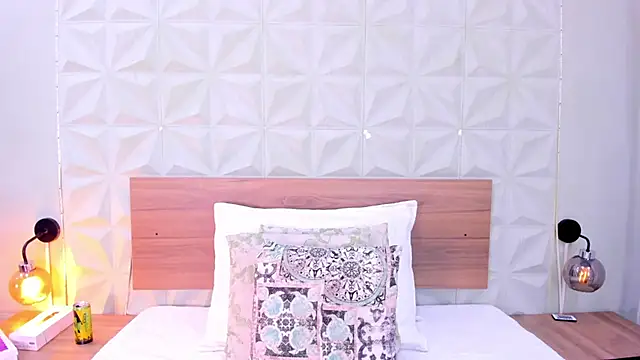 Snapshot of Stacey_white_ chatting on October 16, 2025, 8:28 pm Stacey white online show from October 16, 2025, 8:28 pm