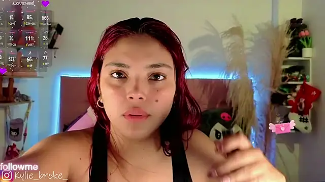 Snapshot of Kylie_brokee chatting on November 14, 2025, 9:07 pm Kylie brokee online show from November 14, 2025, 9:07 pm