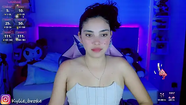 Snapshot of Kylie_brokee chatting on February 2, 2025, 10:06 pm Kylie brokee online show from February 2, 2025, 10:06 pm