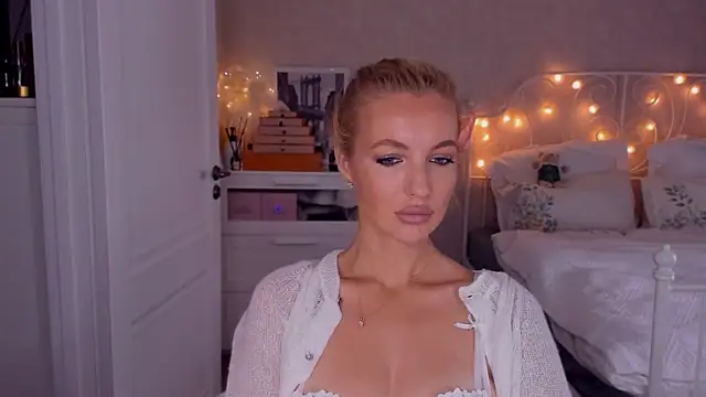 aestetick online show from October 9, 2025, 7:42 am