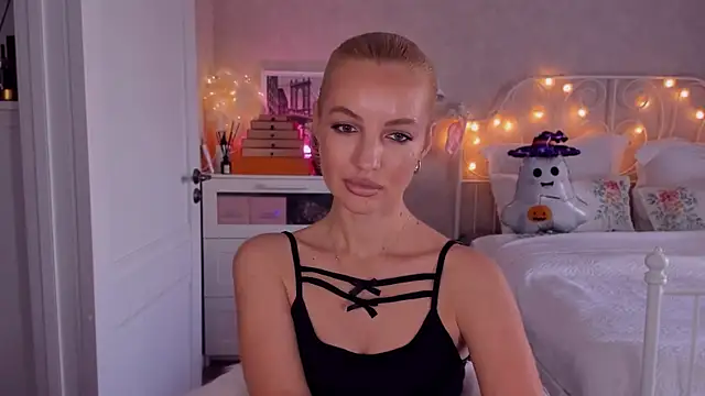 aestetick online show from October 25, 2025, 7:51 am