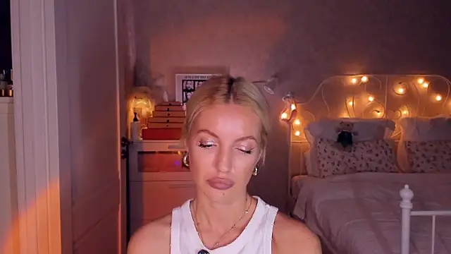 aestetick online show from March 18, 2026, 2:41 pm