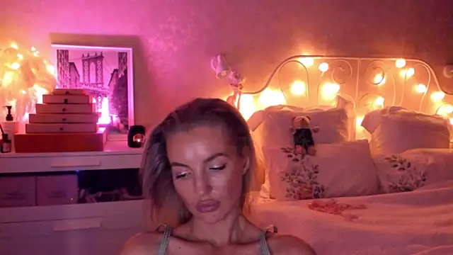 aestetick online show from November 16, 2025, 6:45 pm