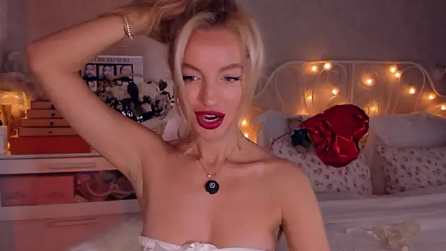 aestetick online show from March 16, 2026, 7:34 am