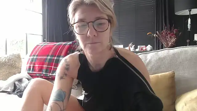 godinflower online show from October 12, 2025, 7:54 am