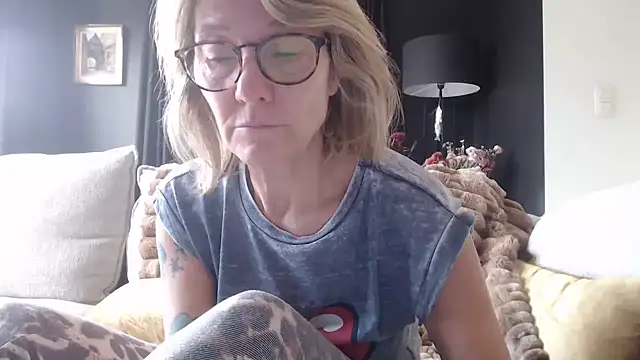 godinflower online show from October 24, 2025, 10:03 am