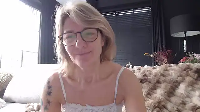 godinflower online show from October 21, 2025, 8:47 am