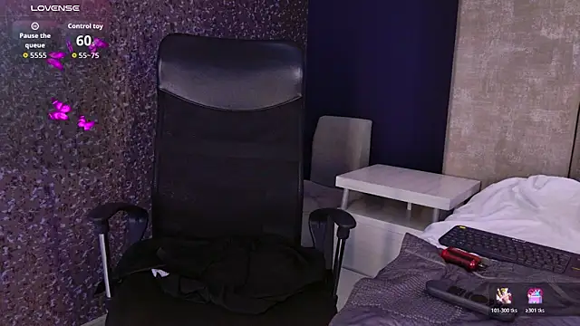 Snapshot of AmmyJones_ chatting on November 29, 2025, 8:14 am AmmyJones online show from November 29, 2025, 8:14 am