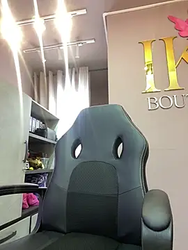 Snapshot of AmmyJones_ chatting on November 22, 2025, 8:24 am AmmyJones online show from November 22, 2025, 8:24 am