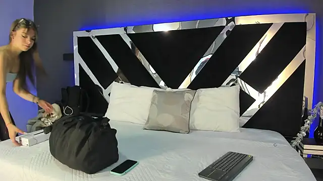 AmmyJones  online show from January 14, 2026, 7:28 pm