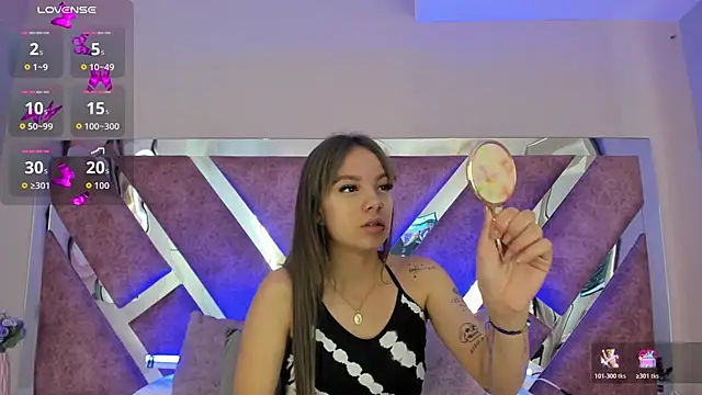 Snapshot of AmmyJones_ chatting on November 16, 2025, 2:44 pm AmmyJones online show from November 16, 2025, 2:44 pm