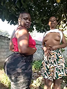 Snapshot of Xtra_bootie chatting on September 21, 2025, 5:01 am Xtra bootie online show from September 21, 2025, 5:01 am