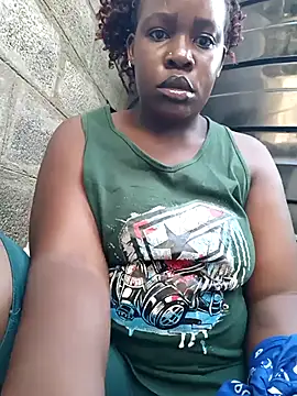 Snapshot of Broan_me chatting on December 3, 2025, 4:24 am Broan me online show from December 3, 2025, 4:24 am