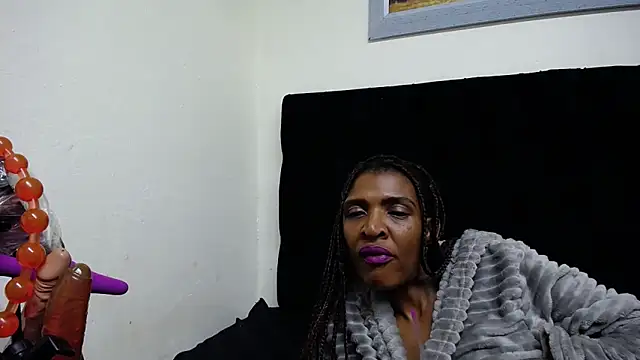 SpicyQueenxxxx online show from March 1, 2025, 6:43 pm