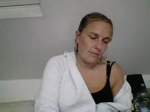 scrummymummy2 online show from September 21, 2025, 8:36 pm