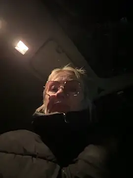 -Milfshake- online show from February 9, 2026, 5:44 pm