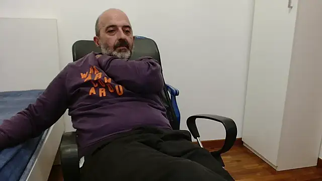 newsimo74 online show from November 1, 2025, 7:19 pm