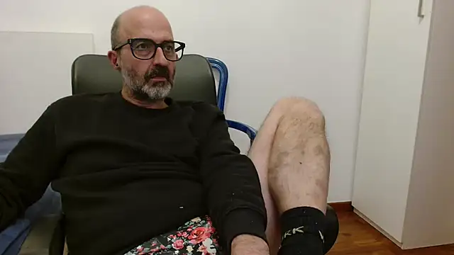 newsimo74 online show from November 4, 2025, 7:17 pm