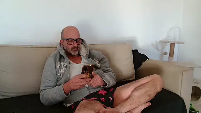 newsimo74 online show from November 29, 2025, 1:44 pm