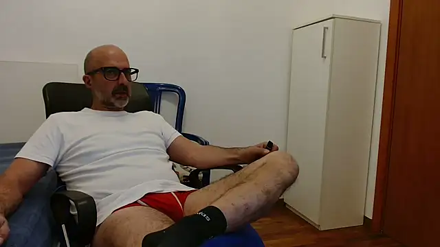 newsimo74 online show from October 8, 2025, 6:19 pm