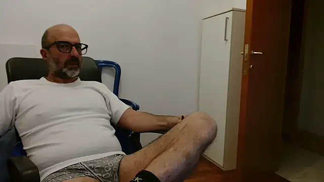 newsimo74 online show from October 5, 2025, 4:36 am