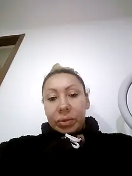 coral smitth online show from November 6, 2025, 3:05 pm