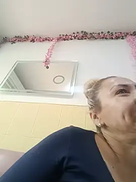 Snapshot of coral_smitth chatting on June 10, 2026, 5:36 pm coral smitth online show from June 10, 2026, 5:36 pm