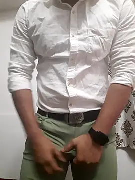 Snapshot of Guyinshortss chatting on March 20, 2026, 8:21 pm Guyinshortss online show from March 20, 2026, 8:21 pm