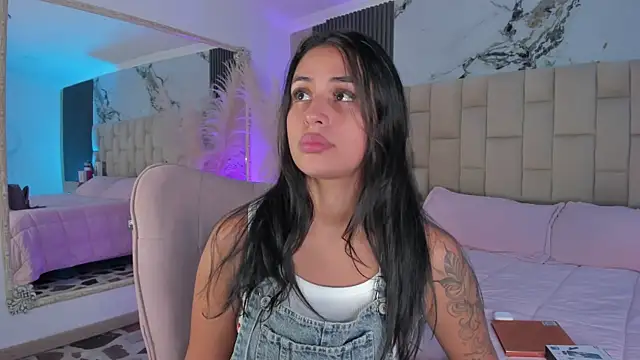 EmmaTorres  online show from April 27, 2026, 8:18 pm