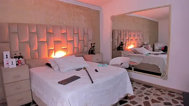 EmmaTorres  online show from October 26, 2025, 8:31 pm