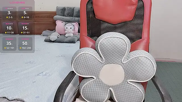 Snapshot of TrinhH_Nabbi chatting on October 22, 2025, 6:35 am TrinhH Nabbi online show from October 22, 2025, 6:35 am