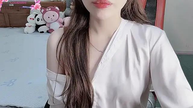 Snapshot of TrinhH_Nabbi chatting on April 19, 2026, 2:40 pm TrinhH Nabbi online show from April 19, 2026, 2:40 pm