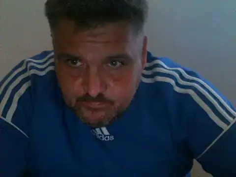 Snapshot of Ronny2510 chatting on March 15, 2025, 9:49 pm Ronny2510 online show from March 15, 2025, 9:49 pm