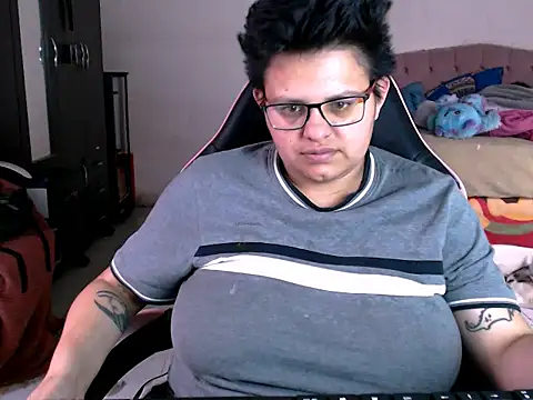 tatsumi nao online show from December 2, 2025, 7:37 pm