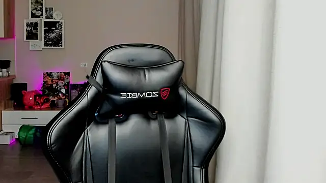 Snapshot of Sm0ly chatting on November 23, 2025, 1:48 am Sm0ly online show from November 23, 2025, 1:48 am