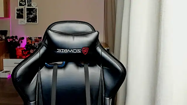 Snapshot of Sm0ly chatting on October 21, 2025, 1:49 am Sm0ly online show from October 21, 2025, 1:49 am