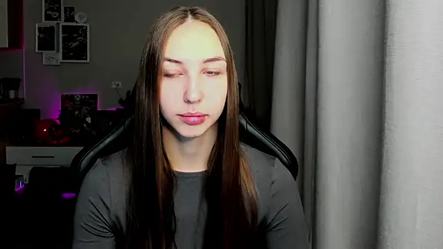 Snapshot of Sm0ly chatting on November 24, 2025, 2:22 am Sm0ly online show from November 24, 2025, 2:22 am