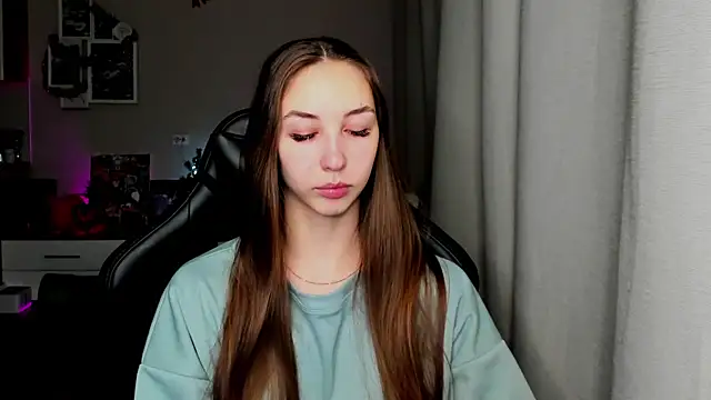 Snapshot of Sm0ly chatting on January 6, 2026, 2:37 am Sm0ly online show from January 6, 2026, 2:37 am