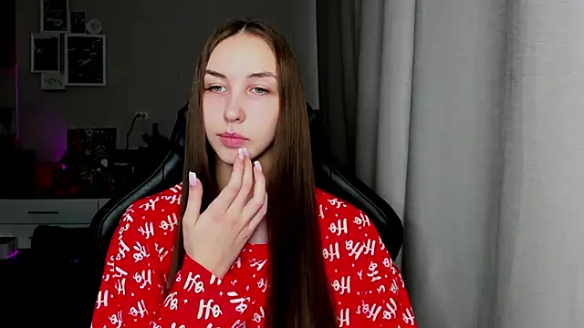 Snapshot of Sm0ly chatting on February 11, 2026, 4:12 am Sm0ly online show from February 11, 2026, 4:12 am