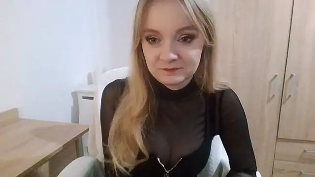 Snapshot of AlmaHoney chatting on November 10, 2025, 9:31 pm AlmaHoney online show from November 10, 2025, 9:31 pm