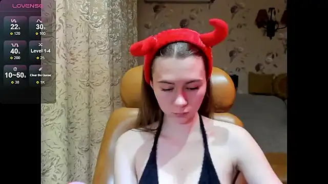 MadeleineWiliams online show from October 14, 2025, 8:53 pm