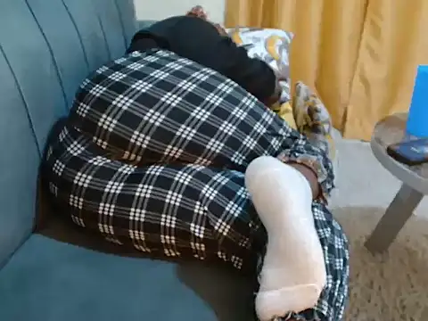 leslysexygirl online show from November 17, 2025, 6:28 am