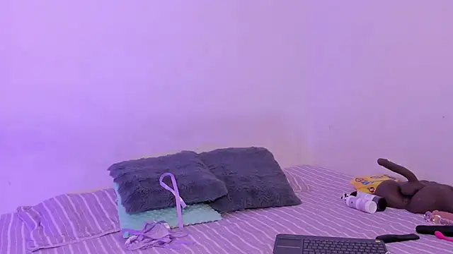 crystalvazquez online show from January 8, 2026, 11:27 am