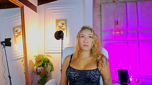 Snapshot of AlessiaLondon chatting on July 2, 2026, 10:10 am AlessiaLondon online show from July 2, 2026, 10:10 am