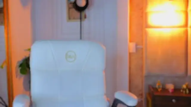 AlessiaLondon online show from May 4, 2026, 10:29 am