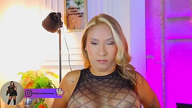 Snapshot of AlessiaLondon chatting on June 13, 2026, 9:29 am AlessiaLondon online show from June 13, 2026, 9:29 am