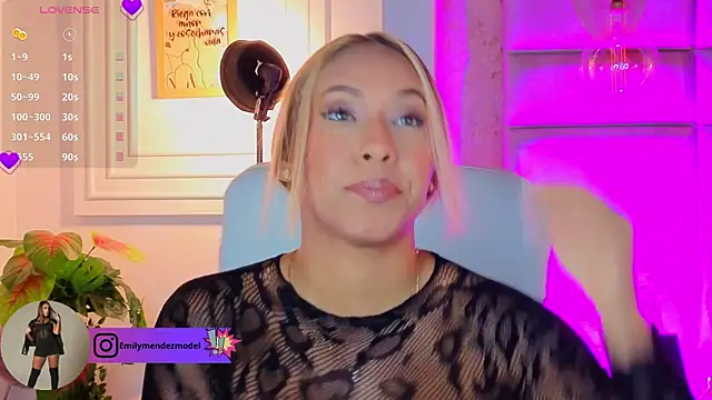 Snapshot of AlessiaLondon chatting on July 6, 2026, 10:00 am AlessiaLondon online show from July 6, 2026, 10:00 am